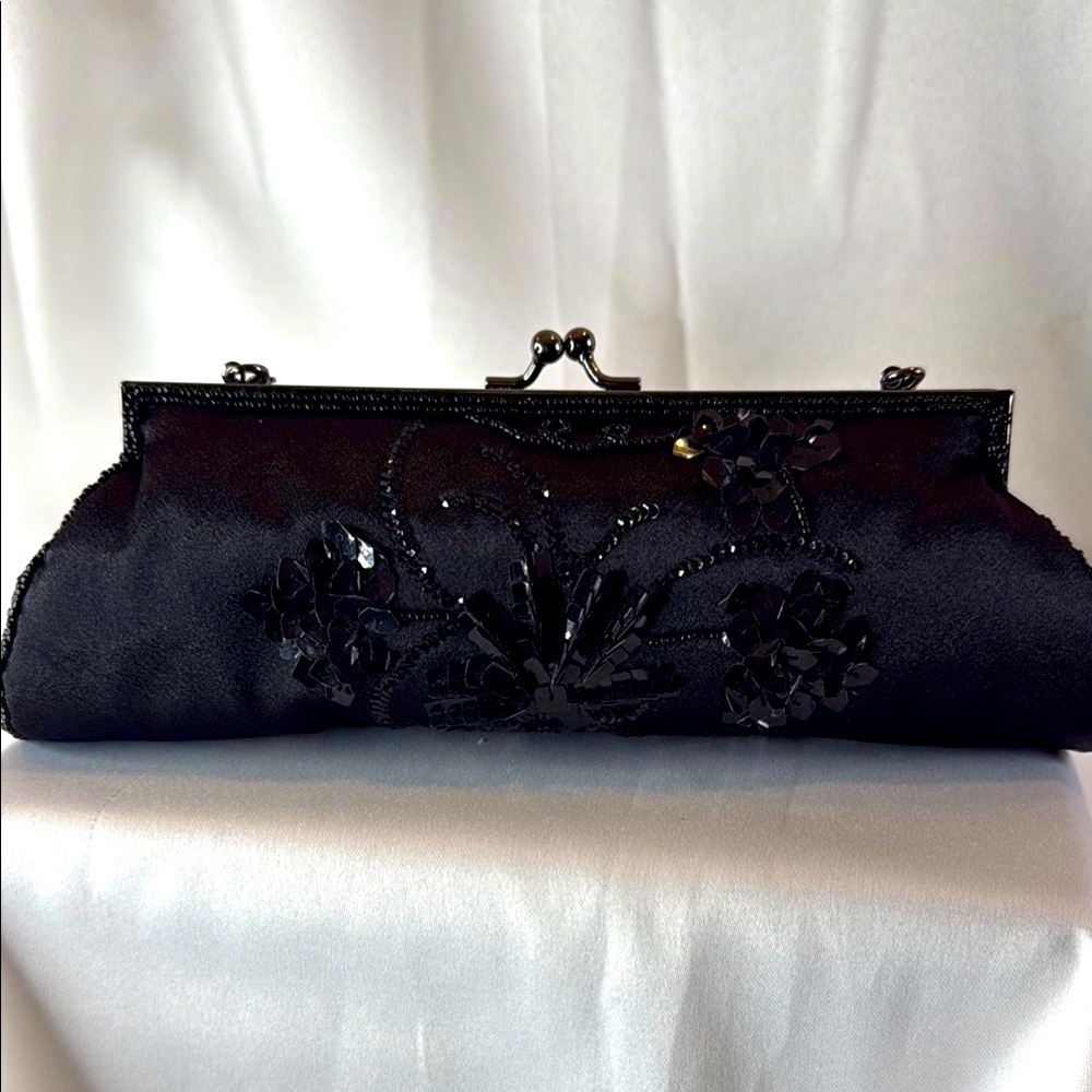 Sophisticated Vintage Black Floral Embellished Clutch